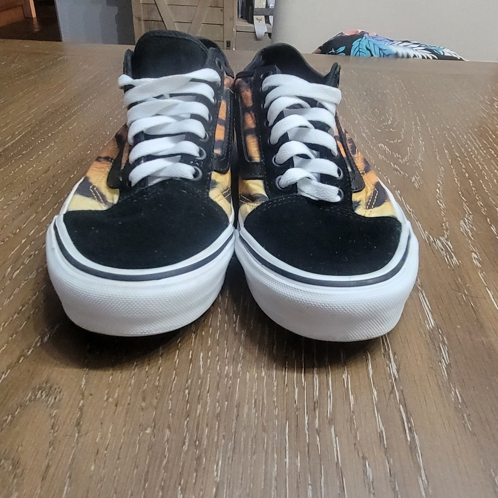 Vans Old skool.Used, no box.Size: 8 men, 9.5 womenColor:Black, white,tiger print - Picture 2 of 6
